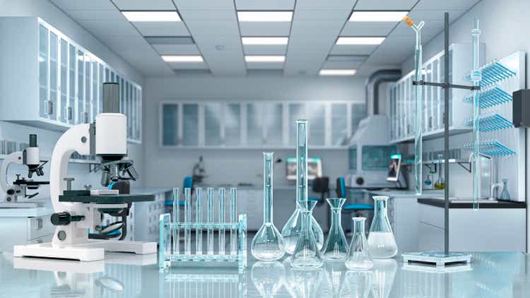 Interior del lugar de trabajo de laboratorio con fondo borroso. Ilustración 3D