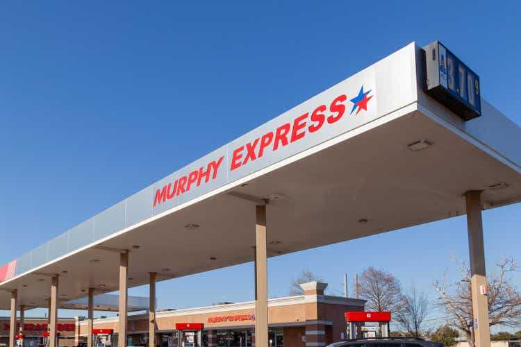 A Murphy Express gas station sign is shown.