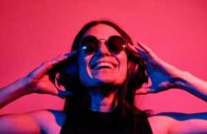 Warner Music Group (WMG) анализ акций компании на 2023-2024 год