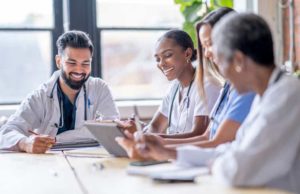 AMN Healthcare (AMN): обзор деятельности компании и её акций