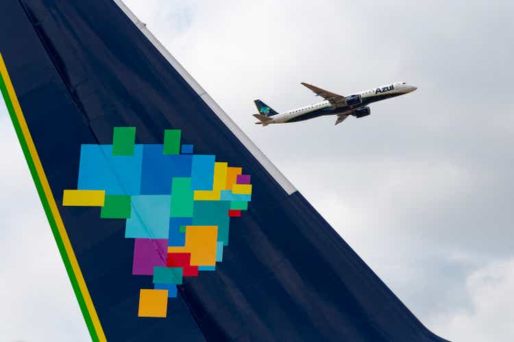 Хвост Airbus a350 авиакомпании Azul Linhas Aereas в Виракопосе - Кампинас - Сан-Паулу
