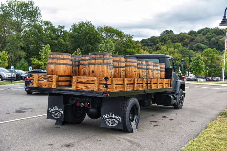 Грузовик Jack Daniels на винокурне в Линчберге, штат Теннесси, США