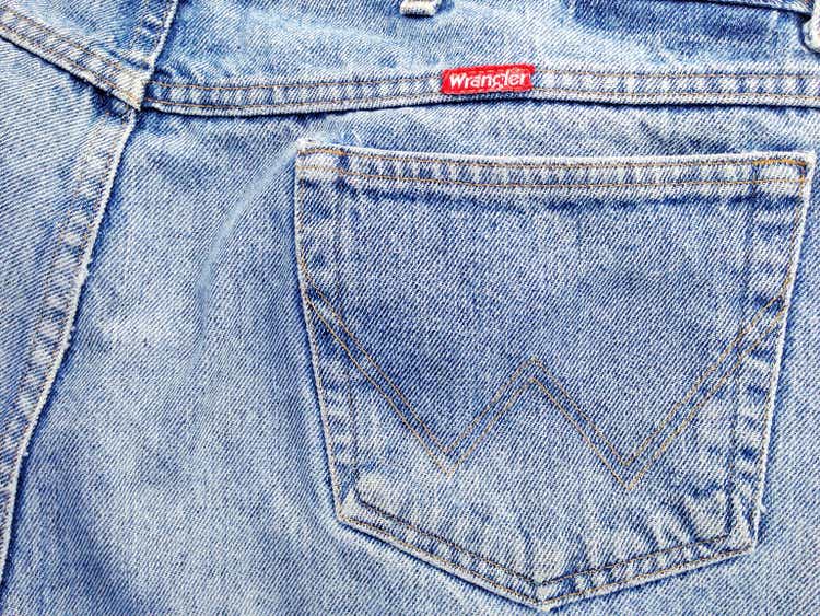 Джинсы Wrangler крупным планом