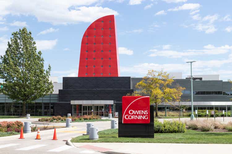 Штаб-квартира Owens Corning.  Owens Corning разрабатывает и производит изоляционные, кровельные и стекловолоконные композиты.
