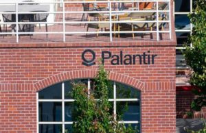 Palantir Technologies (PLTR) улучшение оценки после отчета Q2