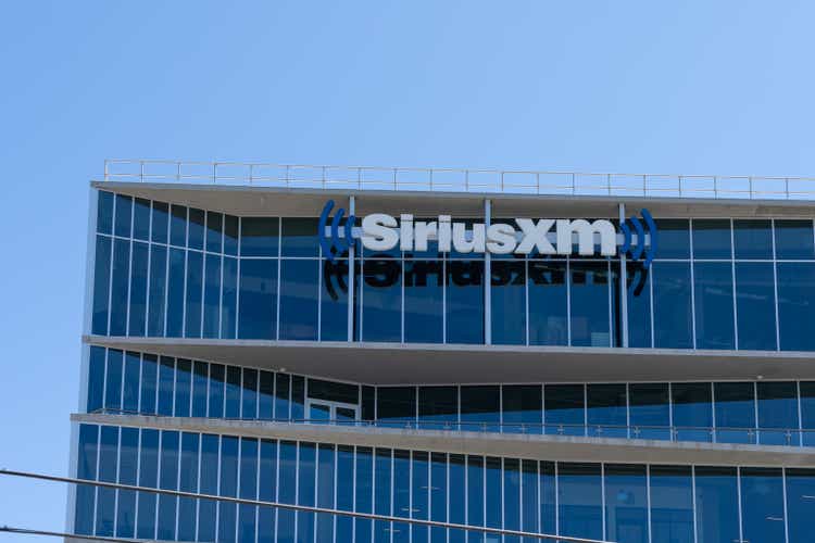 Штаб-квартира программирования SiriusXM на западном побережье в Лос-Анджелесе, Калифорния, США.