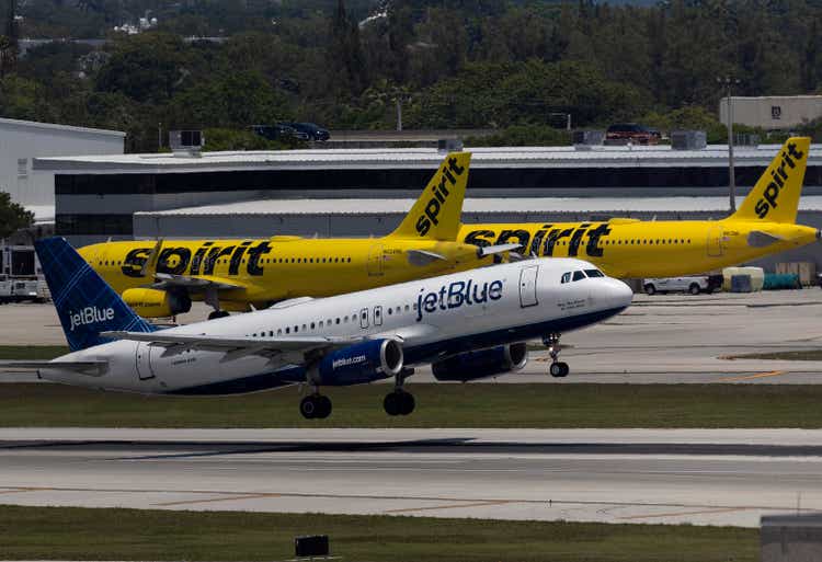 JetBlue попытается враждебно поглотить Spirit Airlines