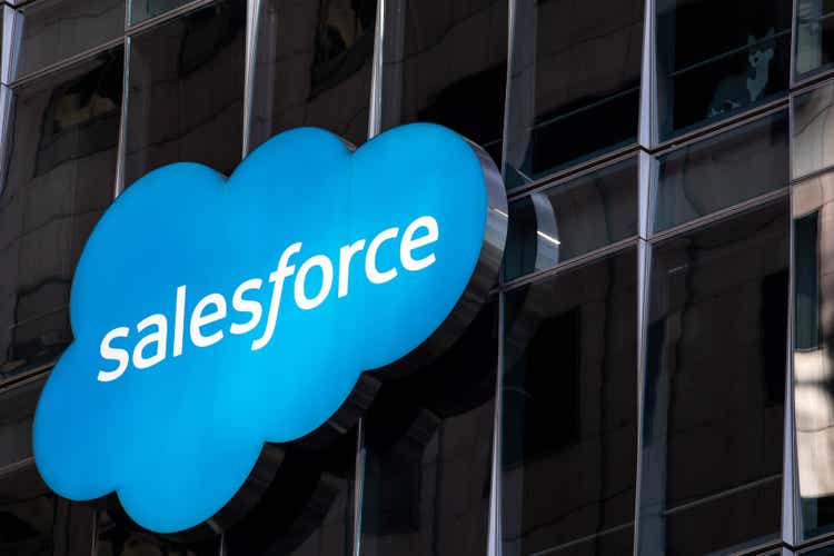 Salesforce купит популярную платформу обмена сообщениями Slack за 27 миллиардов долларов