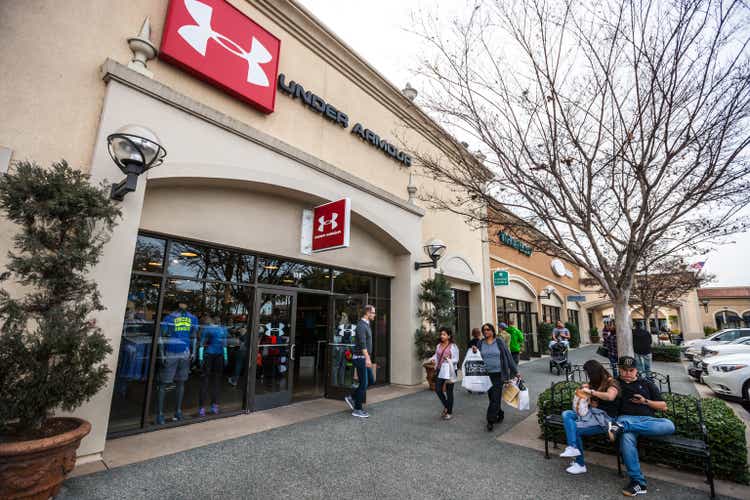 Магазин Under Armour в торговом центре Las Americas, Сан-Диего, США