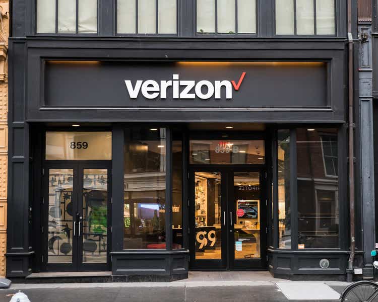 18 апреля 2018 г. – Нью-Йорк, США. Магазин Verizon расположен на Манхэттене.