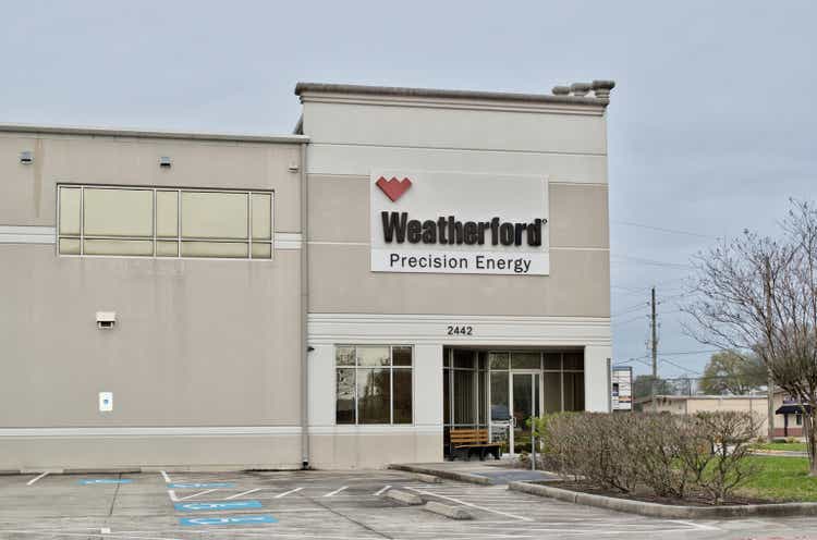 Внешний вид офисного здания Weatherford Precision Energy в Хьюстоне, Техас.
