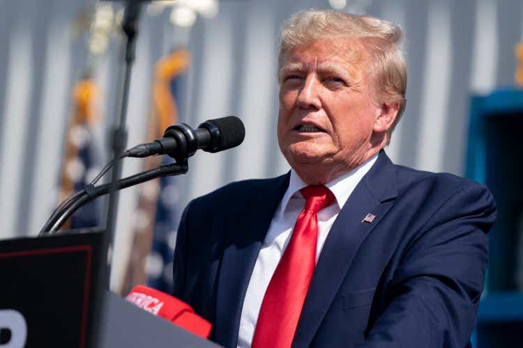Дональд Трамп выступает в Южной Каролине во время предвыборной кампании на пост президента