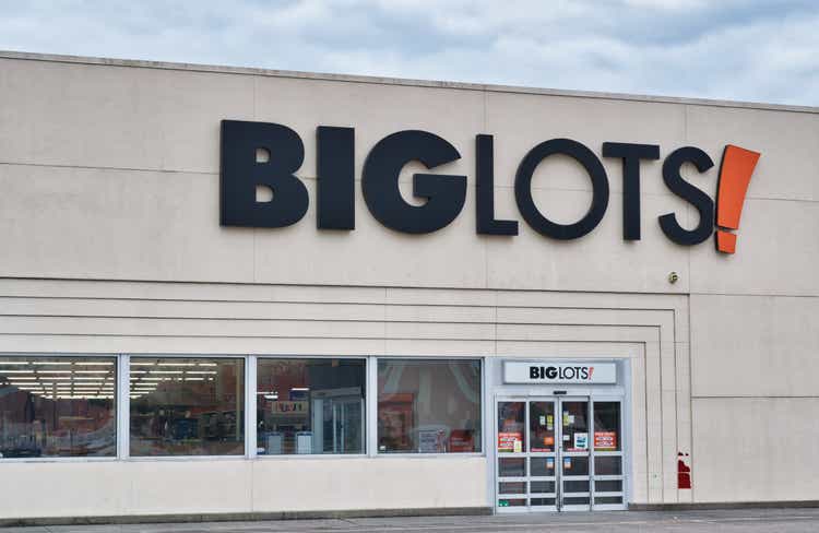 Витрина магазина Biglots в Хьюстоне, Техас.
