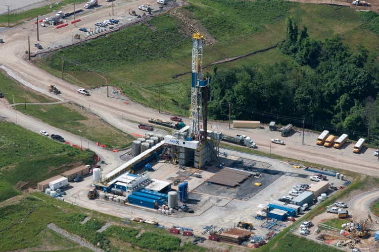 Аэрофотоснимок добывающей газовой скважины пласта Marcellus Shale