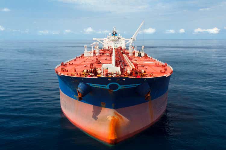 Нефтяной танкер в море