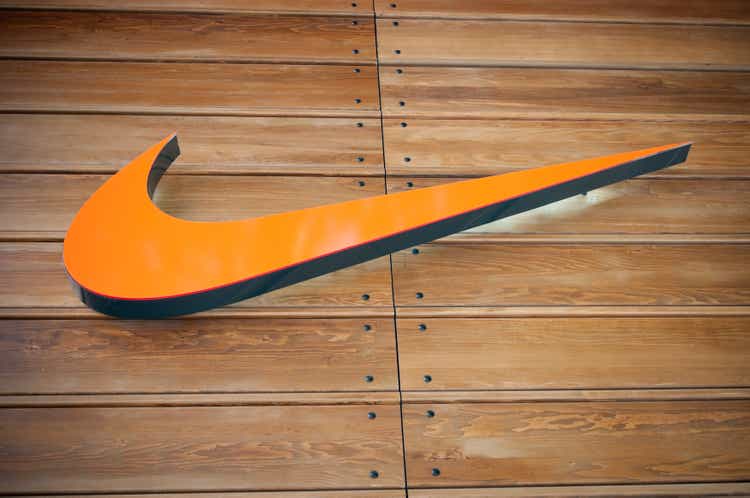 Логотип магазина Nike, Лондон, Великобритания